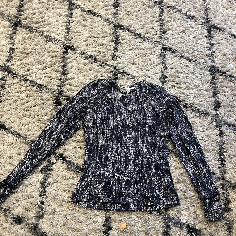 LULULEMON Women's Black and Gray Top SZ 6